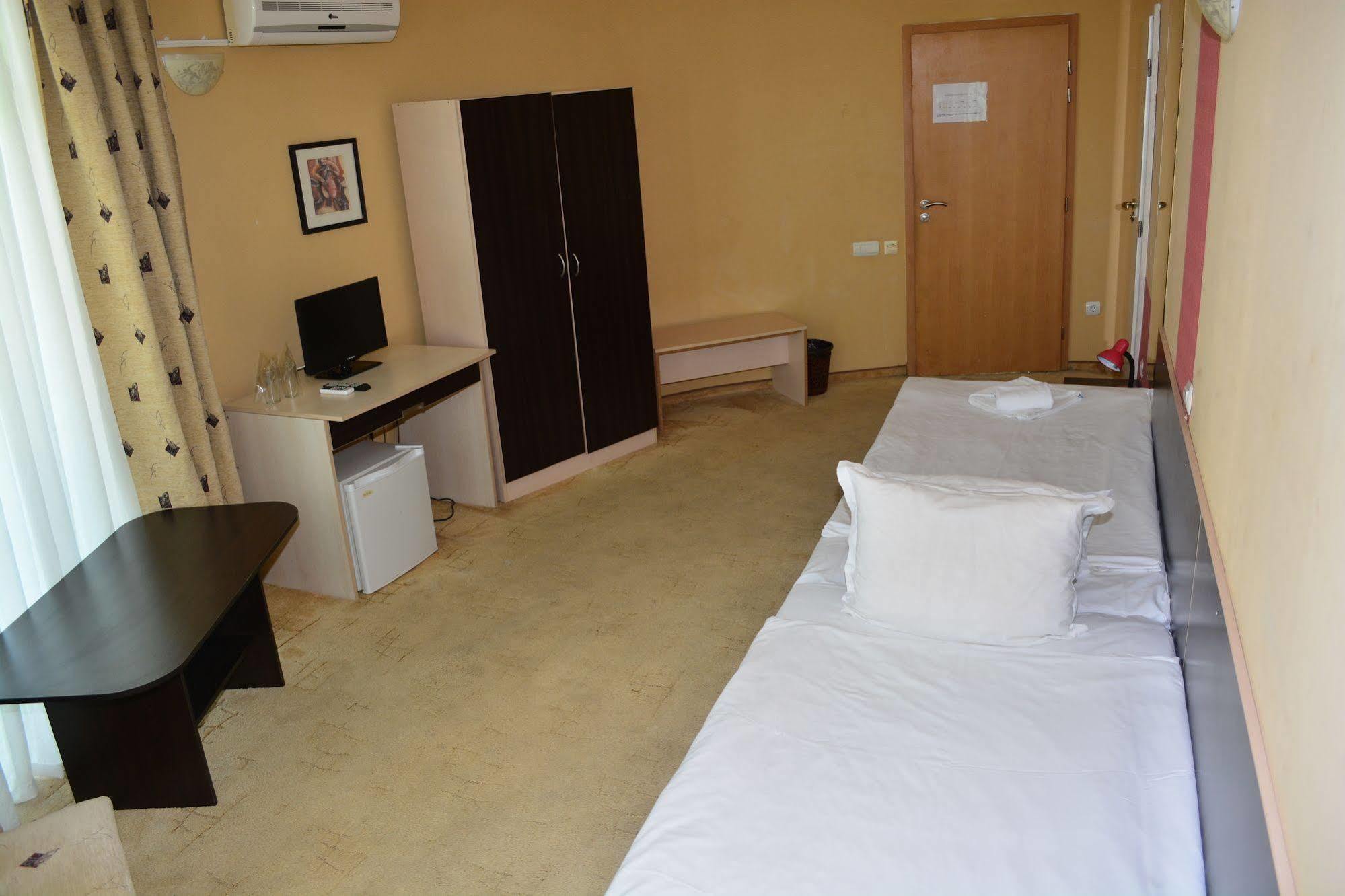 Juli Hotel 3*