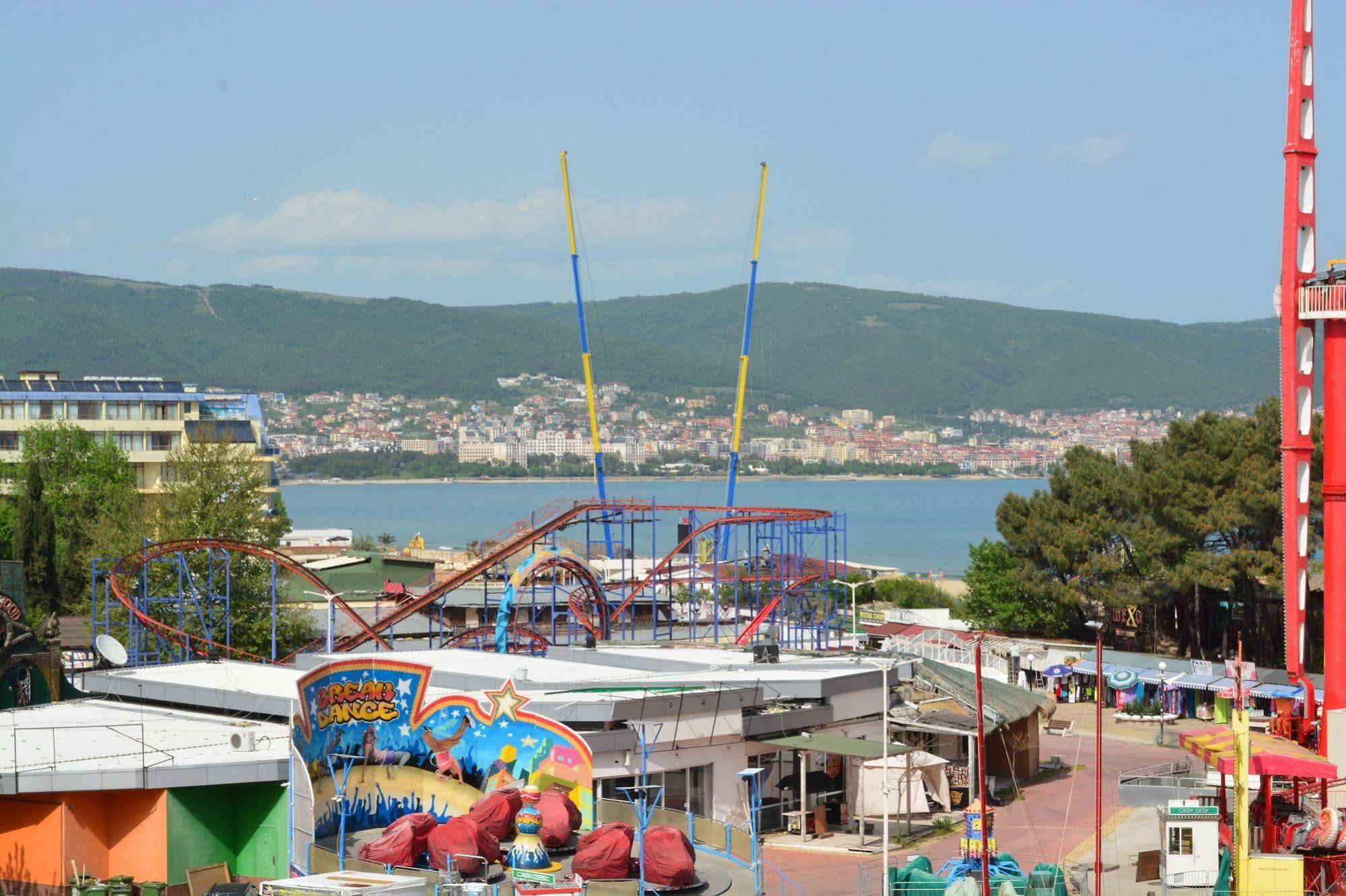 Juli 3* Σάνι Μπιτς